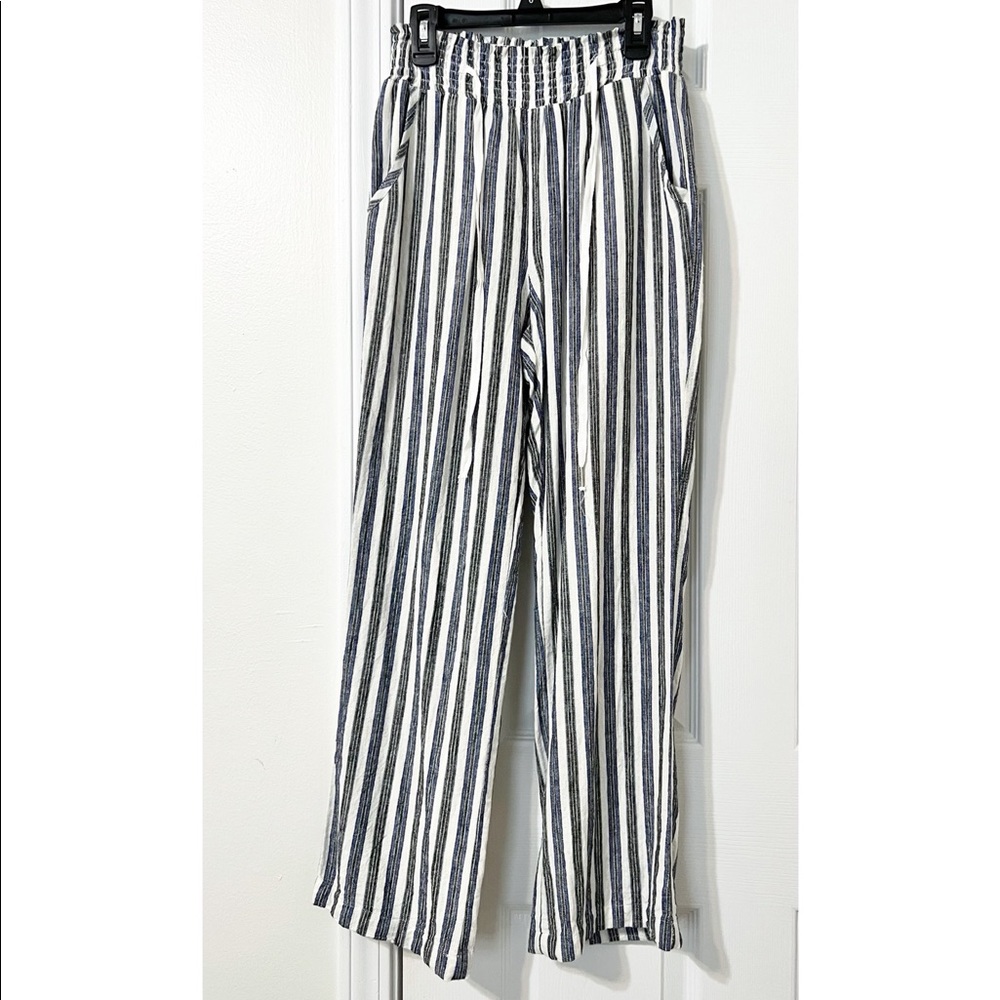 Small striped pants!